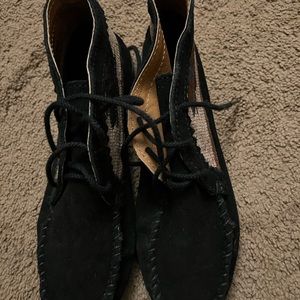 Minnetonka El Paso lace up leather moccasin ankle boot